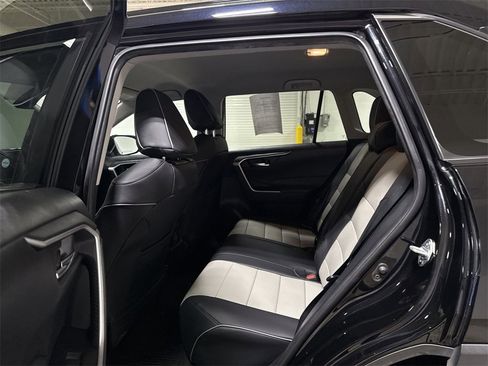 Used 2021 Toyota RAV4 XLE image 6