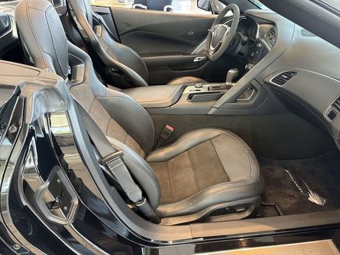 Used 2019 Chevrolet Corvette Stingray Convertible w/ 1LT RWD image 26