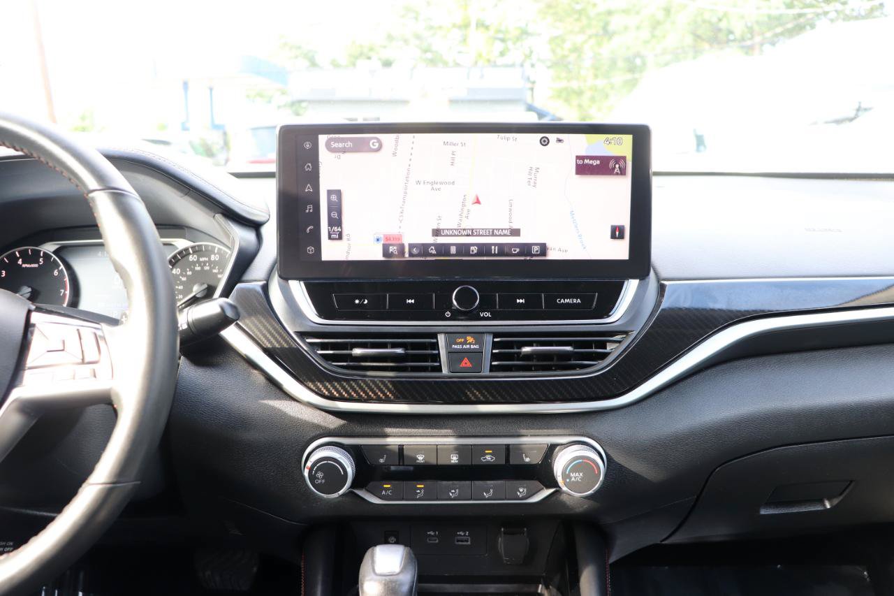Used 2024 Nissan Altima 2.5 SR w/ SR Premium Package FWD image 19