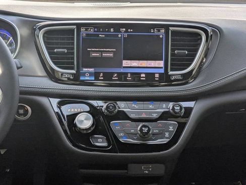 New 2026 Chrysler Pacifica Select FWD image 19