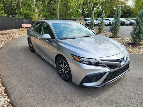 Used 2024 Toyota Camry SE image 7