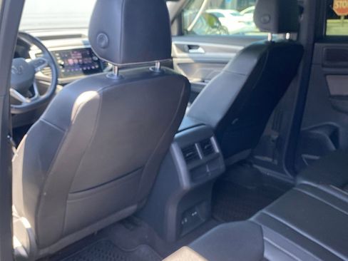Used 2022 Volkswagen Atlas Cross Sport SE FWD image 11