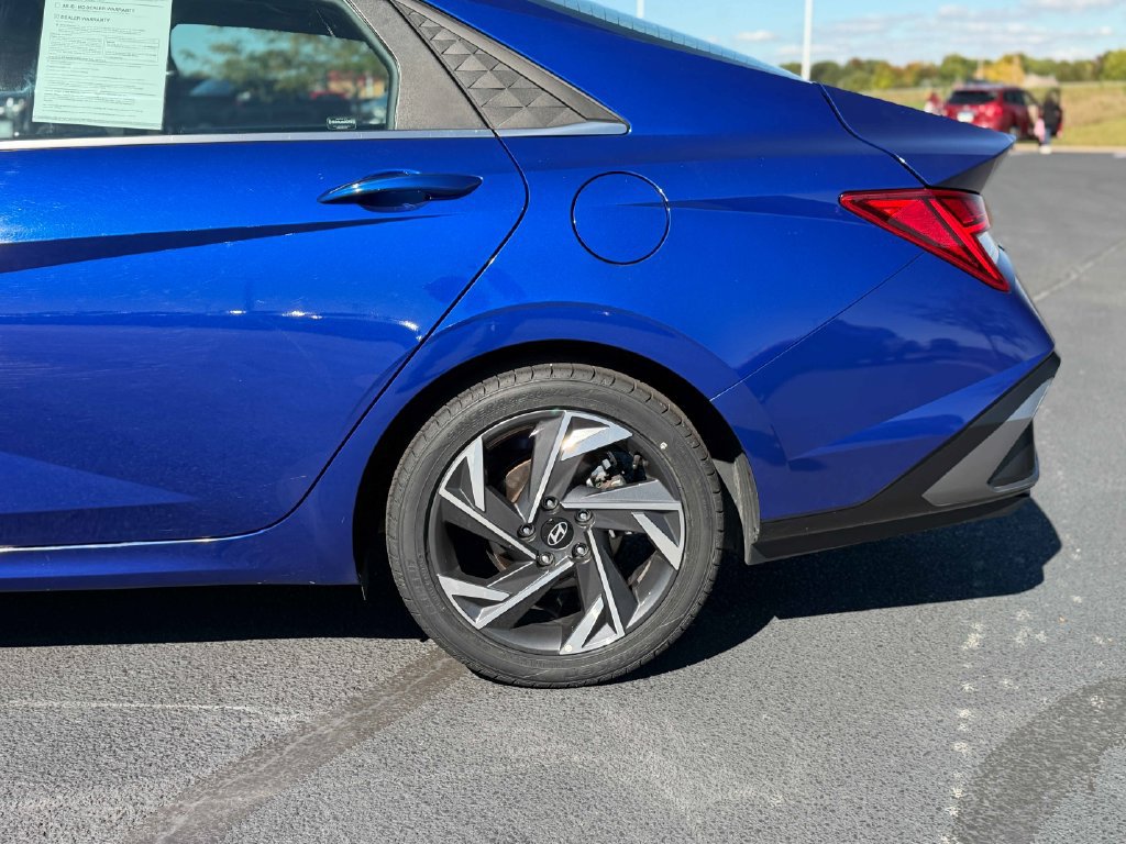 Used 2024 Hyundai Elantra Limited FWD image 13