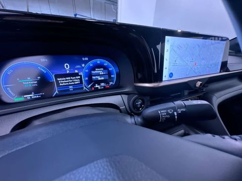 Used 2023 Toyota Crown XLE image 19