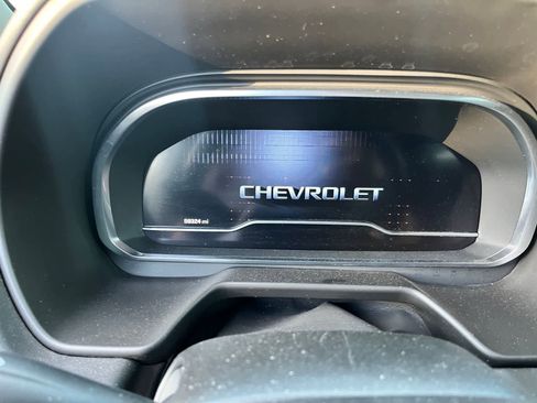 Used 2023 Chevrolet Suburban Premier image 9