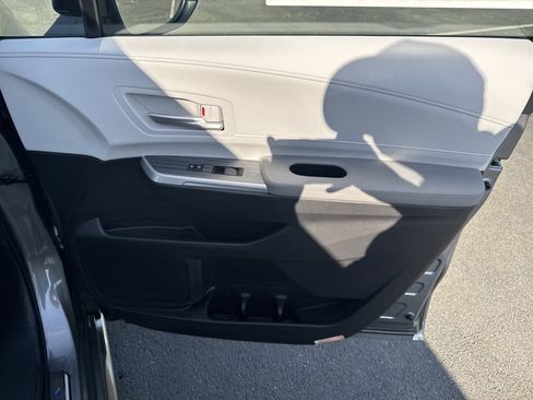 New 2026 Toyota Sienna XLE image 42