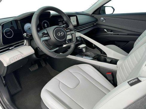 Used 2025 Hyundai Elantra Limited FWD image 14