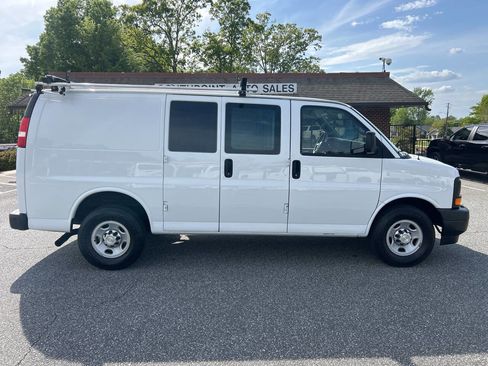 Used 2017 Chevrolet Express 2500 image 6