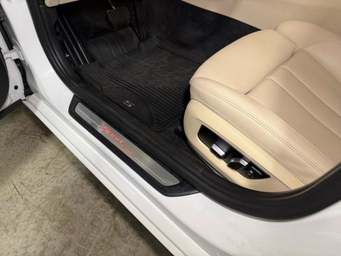 Used 2018 BMW 530i RWD image 13