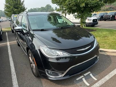 Used 2018 Chrysler Pacifica Limited w/ Tire & Wheel Group