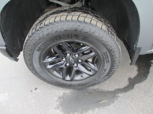 Used 2021 Chevrolet Silverado 1500 Custom Trail Boss w/ LPO, Dark Essentials Package image 13