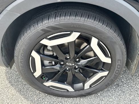 Certified 2024 Kia Telluride EX w/ EX Captain's Chair Package FWD image 11