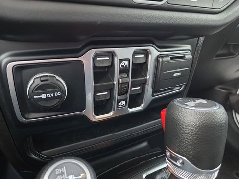 Used 2024 Jeep Wrangler Sahara AWD/4WD image 34