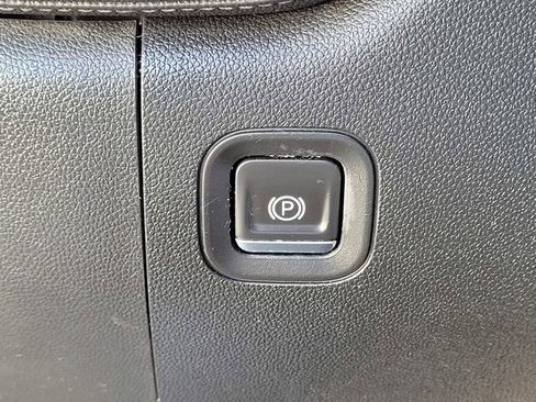 Used 2020 GMC Sierra 1500 Elevation w/ Elevation Value Package image 13