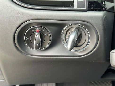 Certified 2025 Porsche Macan image 33