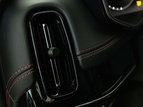 New 2026 Aston Martin DBX 707 image 25