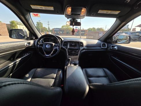 Used 2019 Jeep Grand Cherokee Laredo image 22