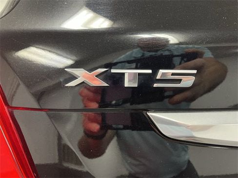 Used 2018 Cadillac XT5 Premium Luxury image 33