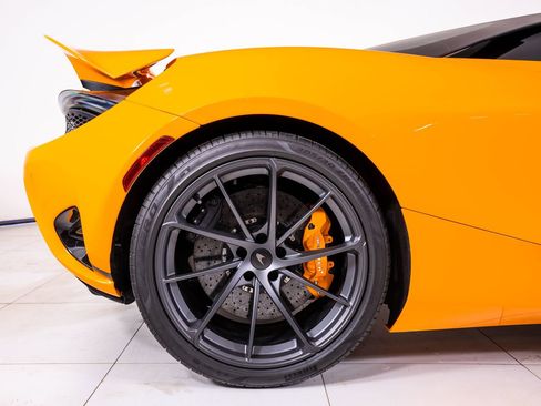 Used 2026 McLaren 750S Spider RWD image 18
