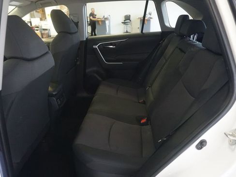 Used 2025 Toyota RAV4 XLE AWD/4WD image 18