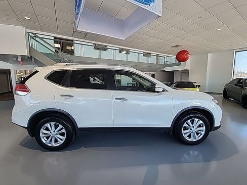 Used 2016 Nissan Rogue SV w/ SV Premium Package image 12