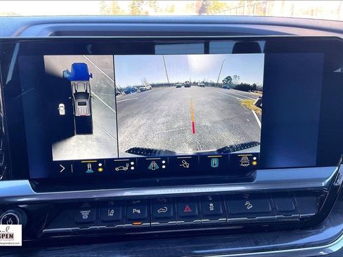 Used 2024 Chevrolet Silverado 2500 LTZ w/ LTZ Convenience Package image 21