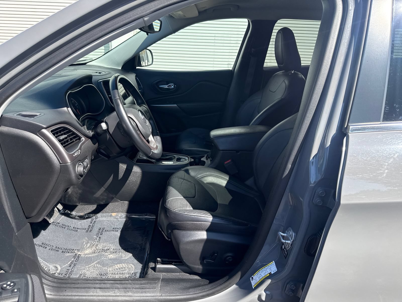 Used 2021 Jeep Cherokee Latitude Lux FWD image 9