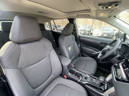 Certified 2024 Toyota Corolla Cross LE image 28