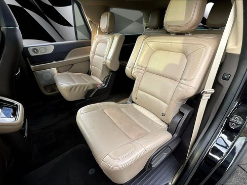Used 2022 Lincoln Navigator Reserve image 22