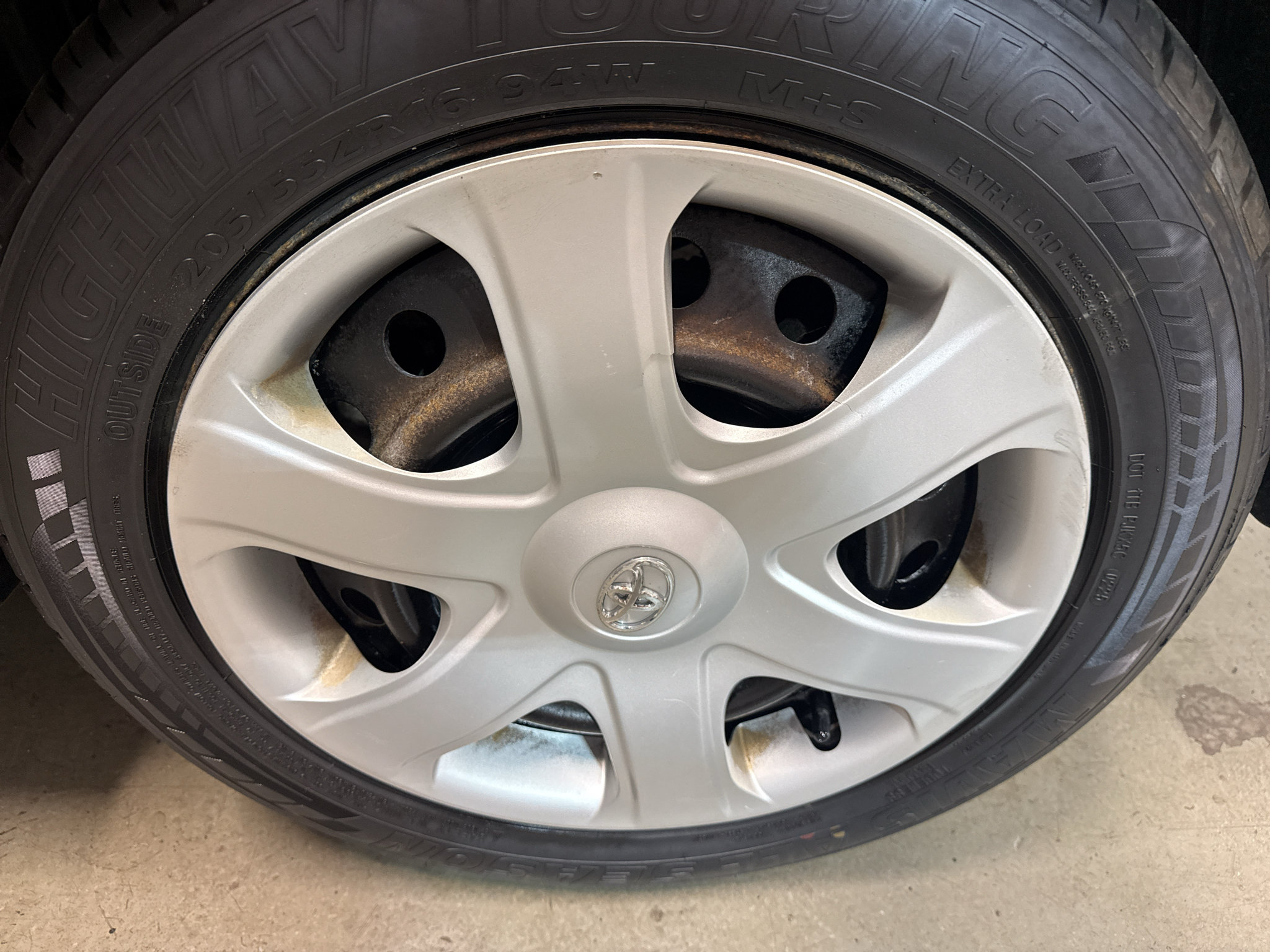 Used 2009 Toyota Matrix FWD image 32
