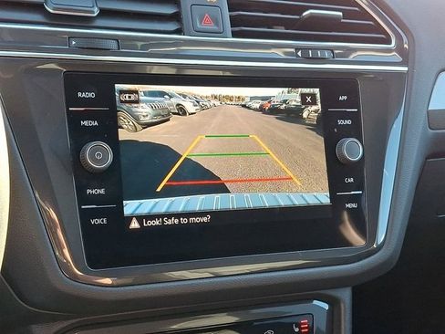 Certified 2022 Volkswagen Tiguan SE image 22