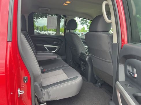 Used 2024 Nissan Titan SV w/ SV Convenience Package image 18