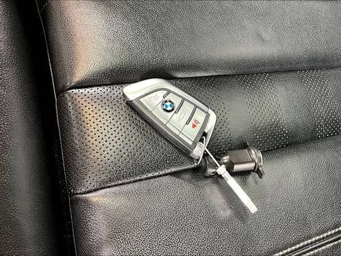Used 2019 BMW X5 xDrive40i w/ Convenience Package AWD/4WD image 32