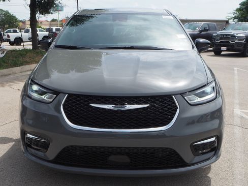 New 2025 Chrysler Pacifica Select w/ Uconnect Theater Family Group image 3