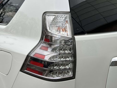 Used 2020 Lexus GX 460 Premium image 11