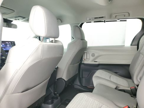 Certified 2023 Toyota Sienna LE FWD image 14