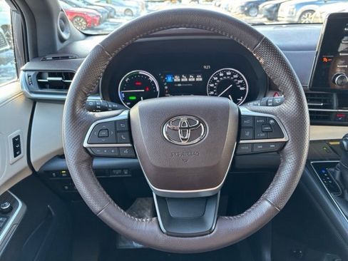 Used 2021 Toyota Sienna Platinum image 13