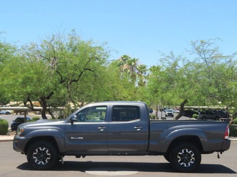 Used 2014 Toyota Tacoma 4x4 Double Cab w/ TRD Sport Package image 2