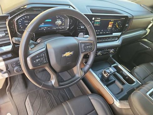 Used 2022 Chevrolet Silverado 1500 High Country w/ High Country Premium Package RWD image 10