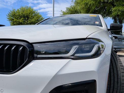 Used 2022 BMW M550i xDrive w/ Dynamic Handling Package AWD/4WD image 3