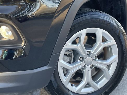 Used 2024 Jeep Compass Latitude image 8