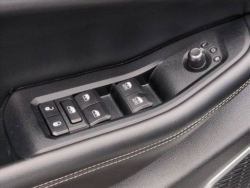 Used 2022 Jeep Grand Cherokee L Limited AWD/4WD image 13