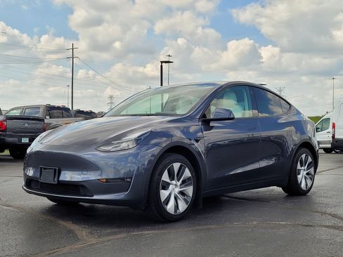 Used 2022 Tesla Model Y Long Range image 8