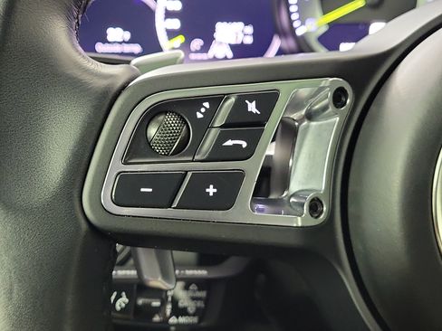 Used 2022 Porsche Cayenne Turbo S image 13