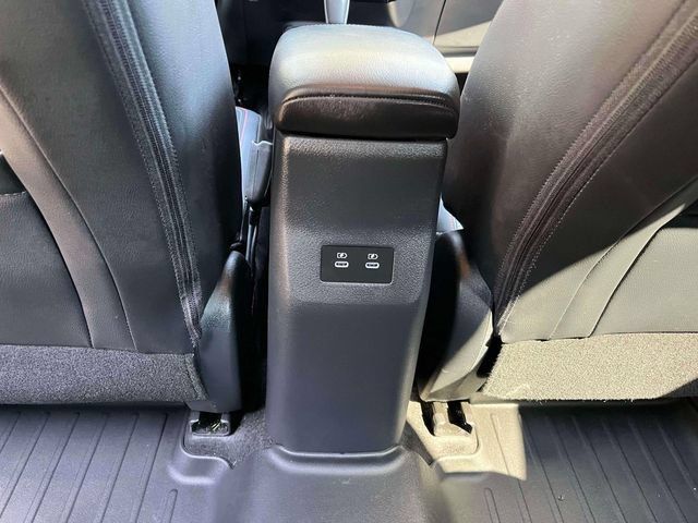 Used 2025 Nissan Kicks SR AWD/4WD image 16