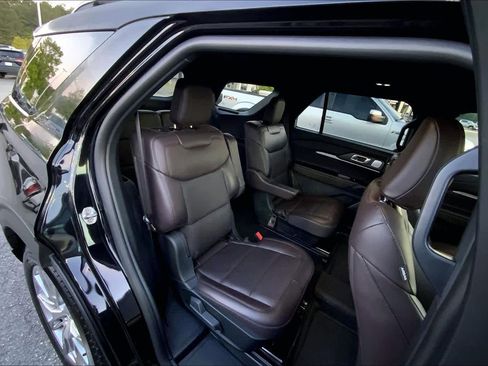 Used 2025 Ford Explorer Platinum image 19