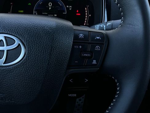 Used 2025 Toyota Camry SE image 32