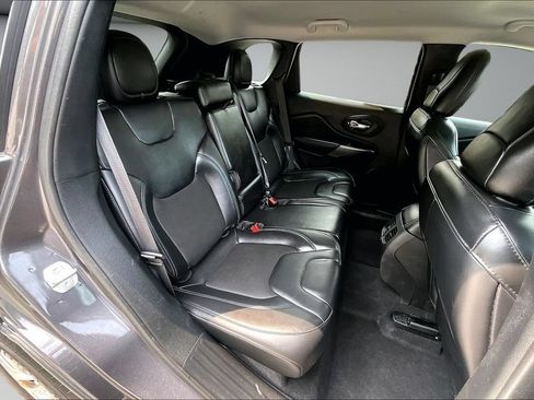 Used 2020 Jeep Cherokee Latitude Plus w/ Cold Weather Group AWD/4WD image 25