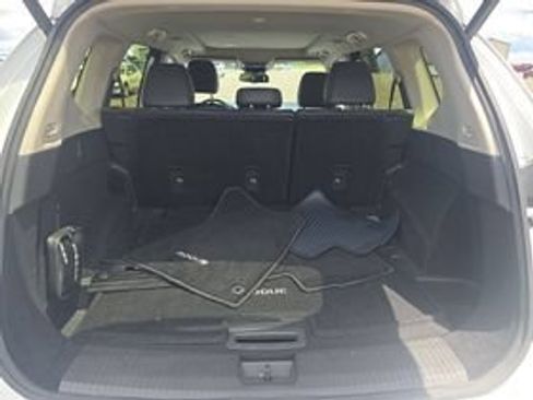 Used 2025 Nissan Rogue SL w/ SL Premium Package FWD image 15