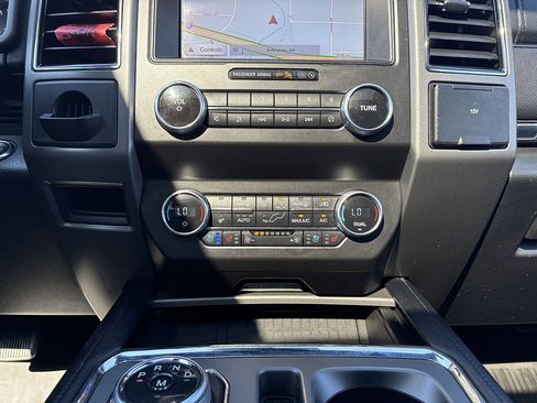 Used 2019 Ford Expedition XLT w/ Equipment Group 202A AWD/4WD image 26